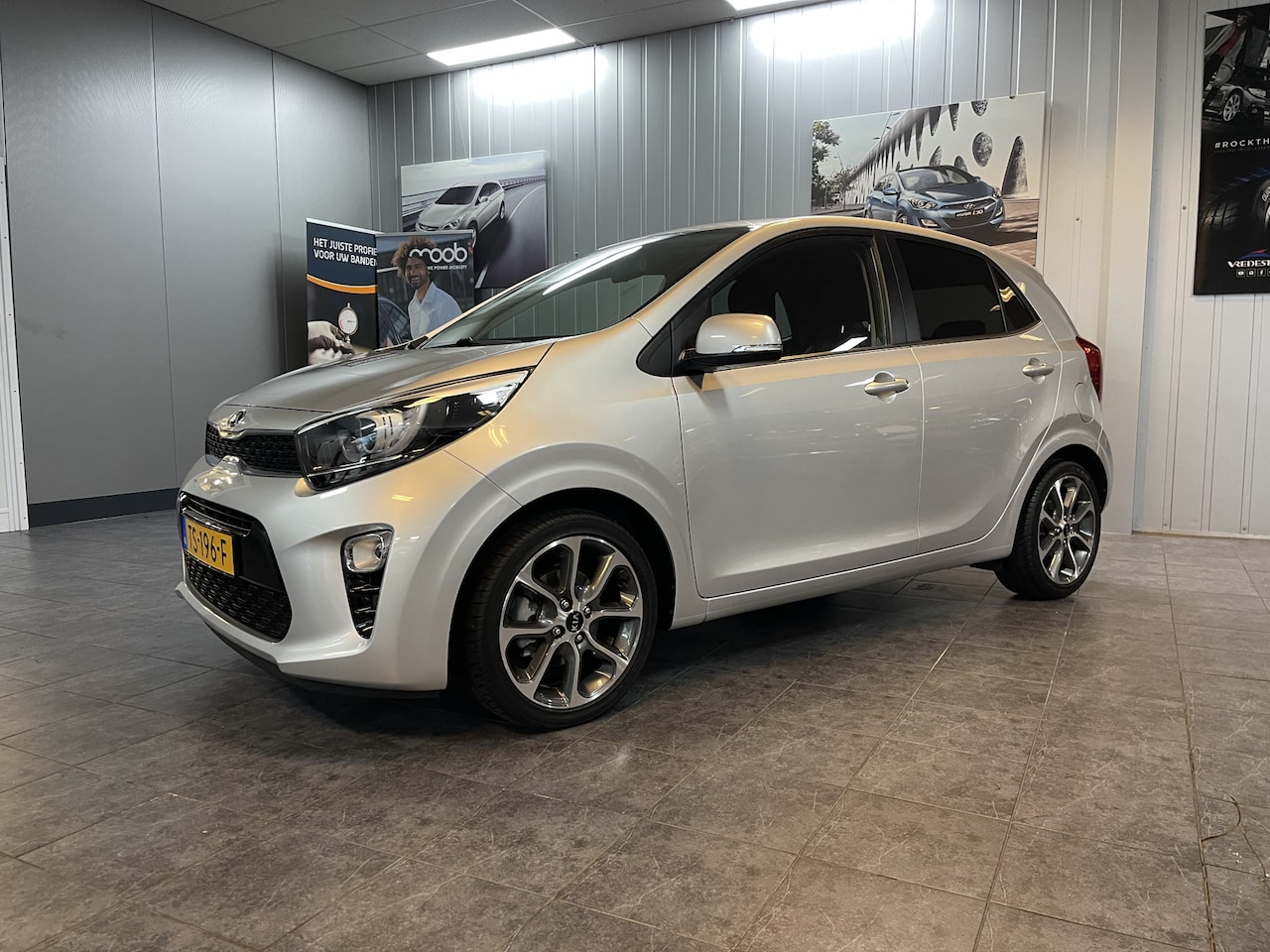 Kia Picanto - 1.0 CVVT Design Edition Lederen bekleding, Navigatie, Climate control, Cruise control. - AutoWereld.nl