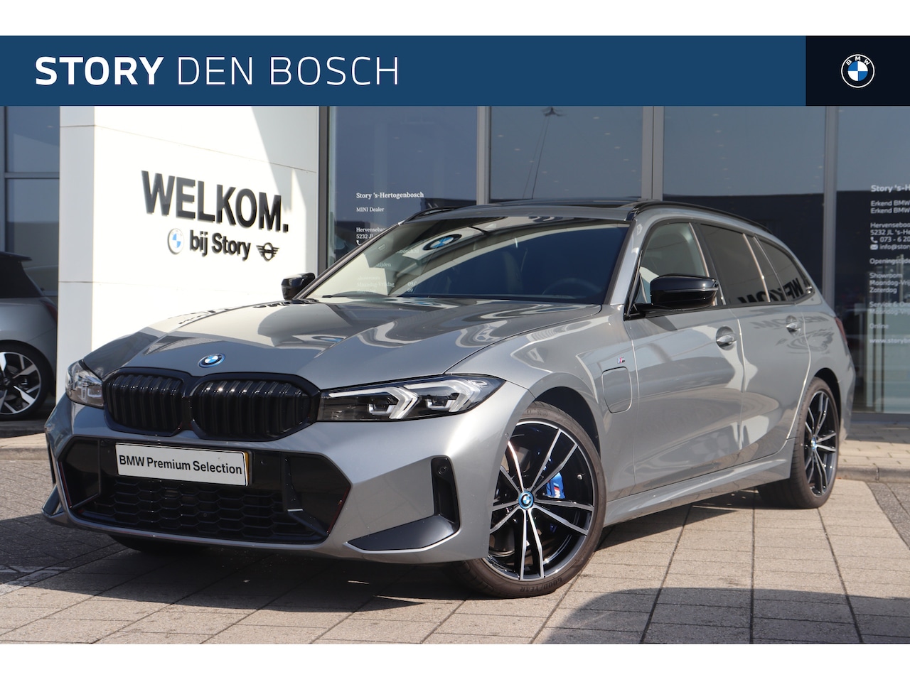 BMW 3-serie Touring - 320e M Sport Automaat / Panoramadak / Trekhaak / Sportstoelen / Parking Assistant / Widesc - AutoWereld.nl