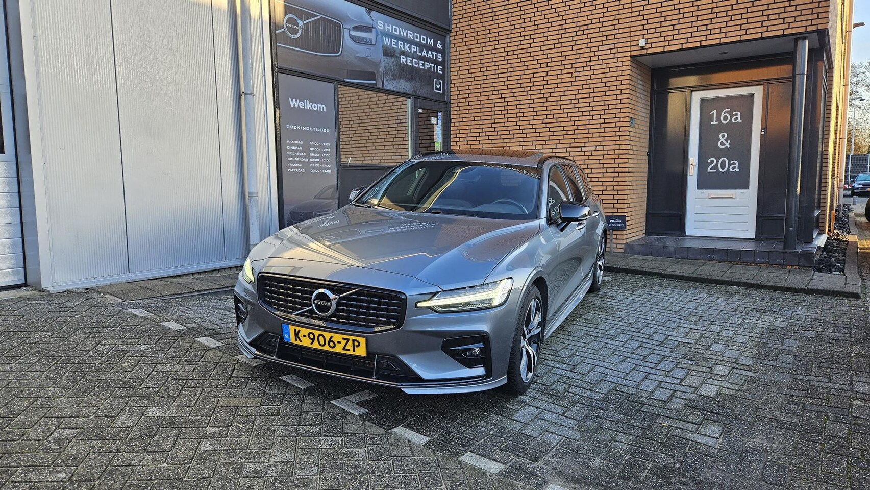 Volvo V60 - 2.0 B3 R-Design 2.0 B3 R-Design - AutoWereld.nl