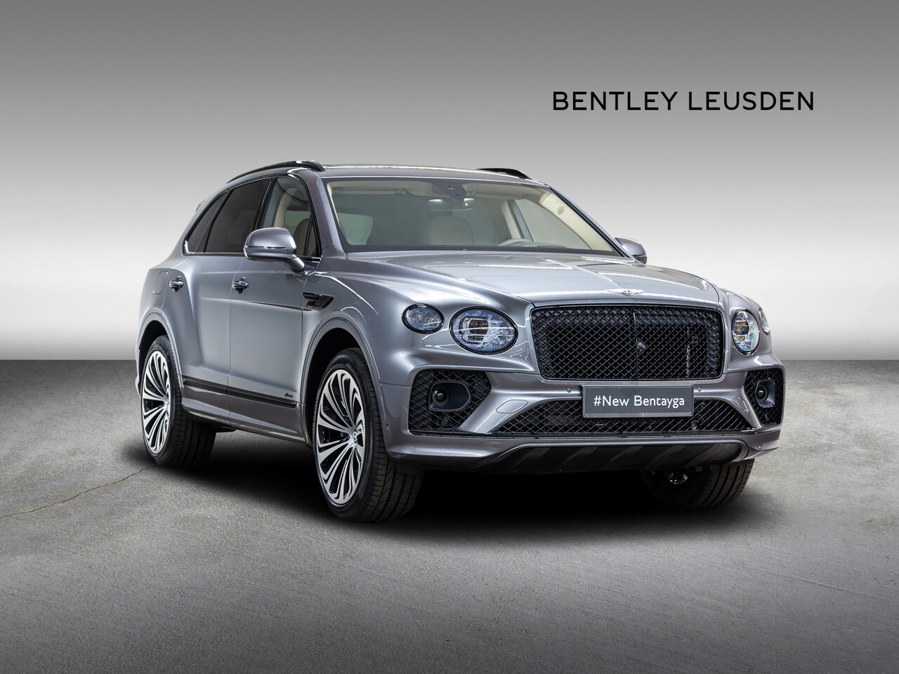 Bentley Bentayga - V8 Azure |Touring Specification|NAIM|Black Line . - AutoWereld.nl