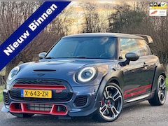 MINI John Cooper Works - 2.0 GP 2612 / Automaat / Sportstoelen / Navigatie / 18"LM Velgen / Achteruitrij Camera /