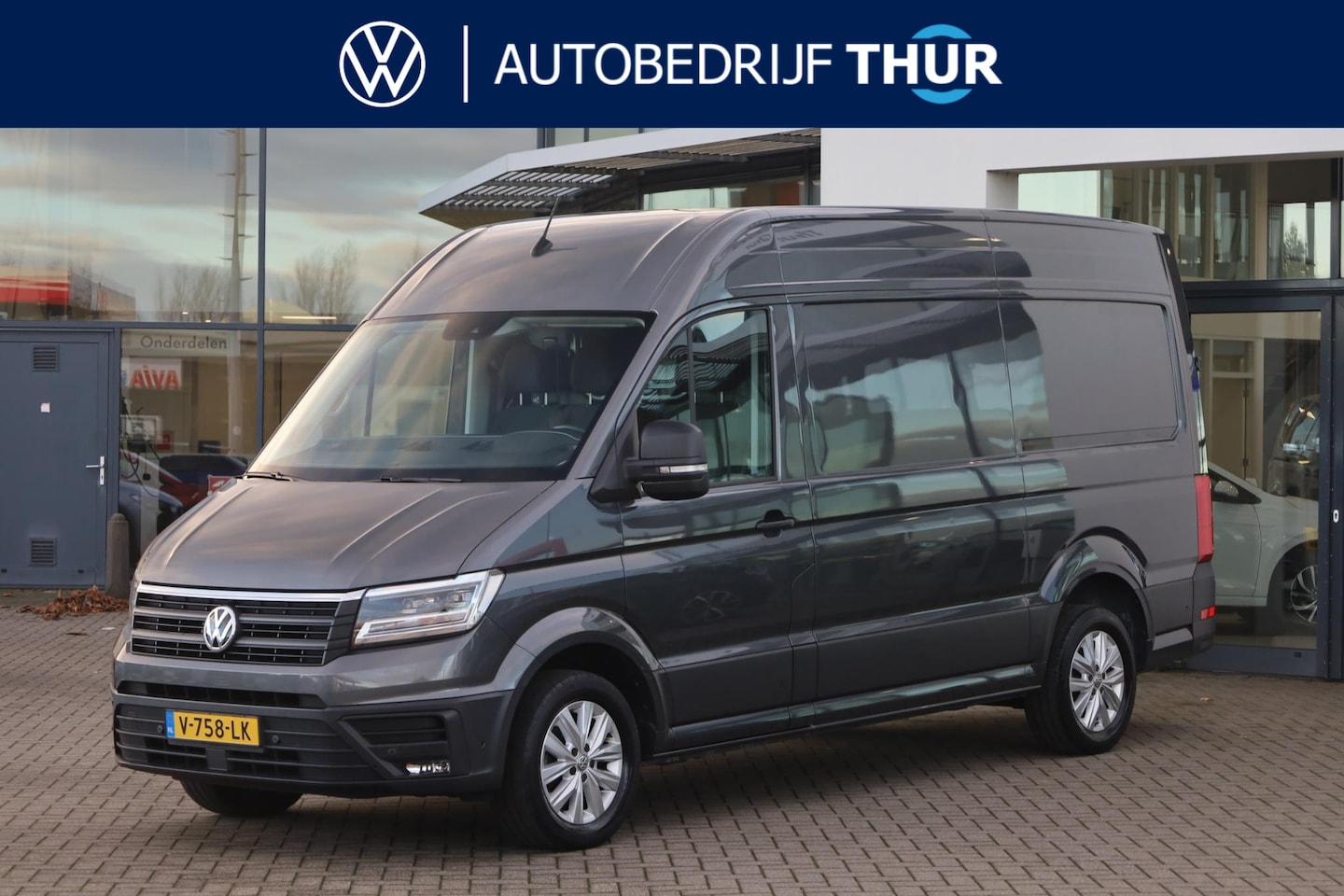 Volkswagen Crafter - 30 2.0 TDI L3H3 Highline NL auto 1e eigenaar nieuw door ons geleverd verhoogd dak acc navi - AutoWereld.nl