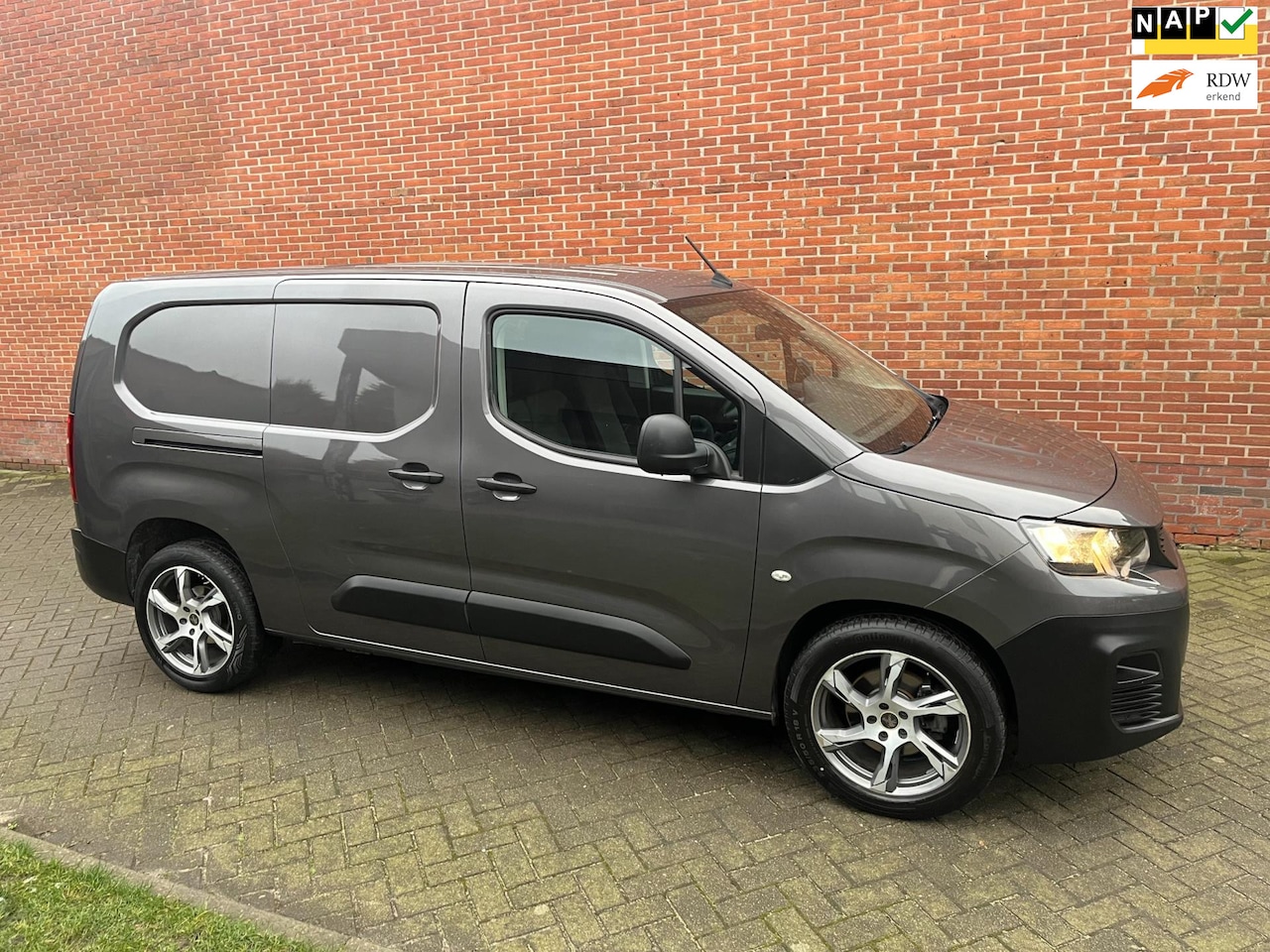 Peugeot Partner - 1.6 BlueHDI Premium Long Navi Cruise - AutoWereld.nl