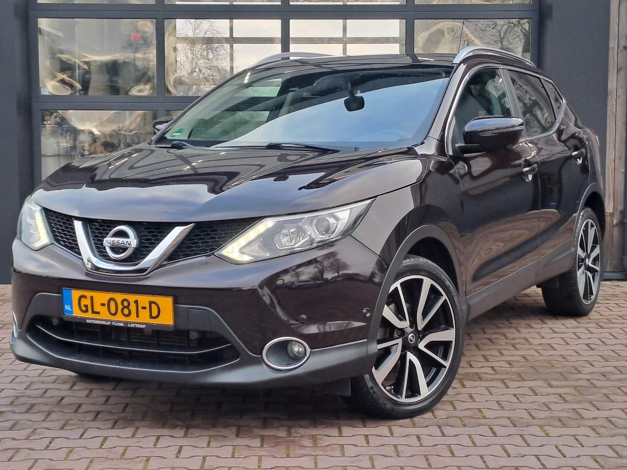 Nissan Qashqai - 1.2 Tekna | Automaat | Navi | Pano | Trekhaak | Leder | 360 Camera | PDC | - AutoWereld.nl