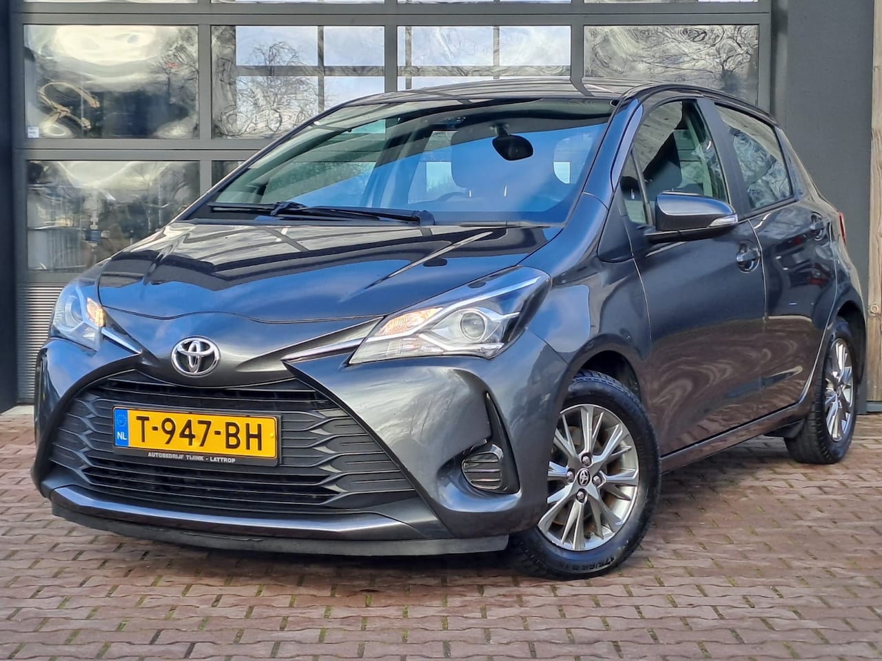 Toyota Yaris - 1.5 VVT-i Active | Camera | Cruise | Clima | LMV | Lane Assist | - AutoWereld.nl