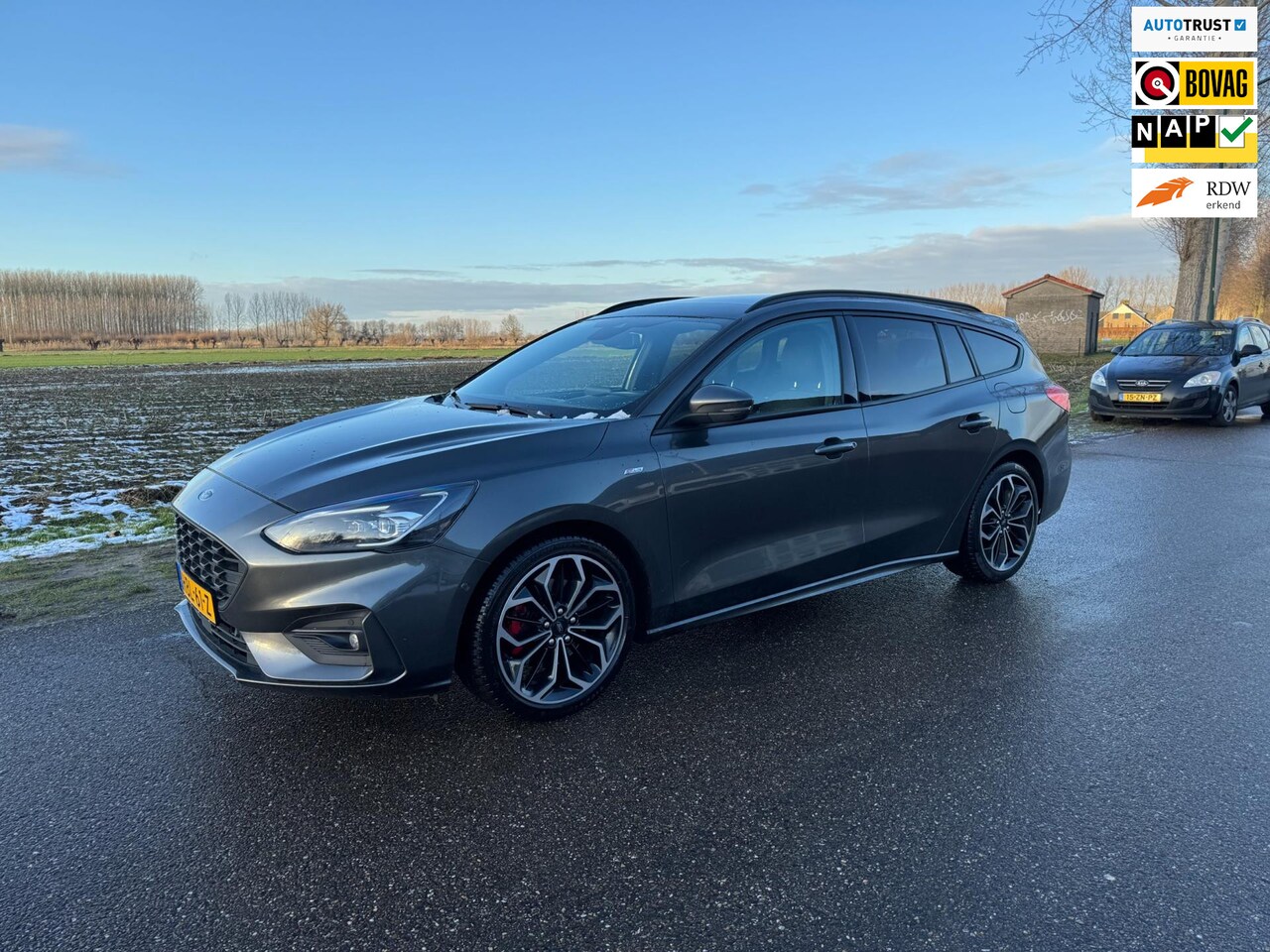 Ford Focus Wagon - 1.0 EcoBoost ST Line Business PANORAMADAK 18"LM VELGEN PARKEERHULP E.C.C. - AutoWereld.nl