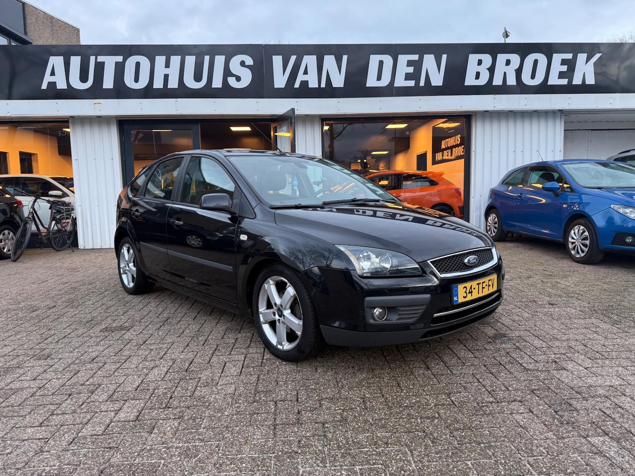 Ford Focus - 1.6-16V Futura 5Deurs Airco Cruise Ctr Lmv Elek Pakket - AutoWereld.nl