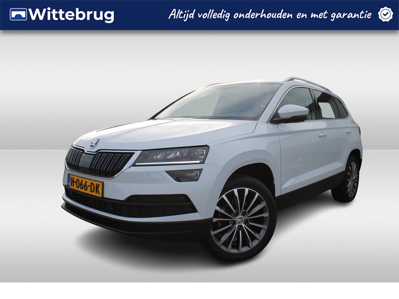 Skoda Karoq - 1.5 TSI 150 pk ACT Business Edition Navigatie / Parkeersensoren / Trekhaak wegklapbaar / C - AutoWereld.nl