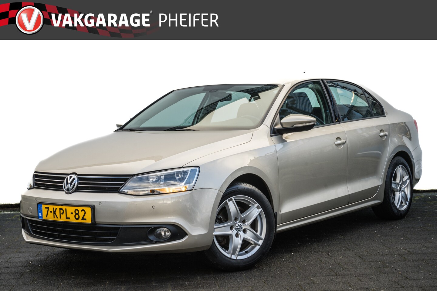 Volkswagen Jetta - 1.2 TSI Comfortline Trekhaak/ Climate control/ Pdc/ Cruise control/ 16" Lmv - AutoWereld.nl