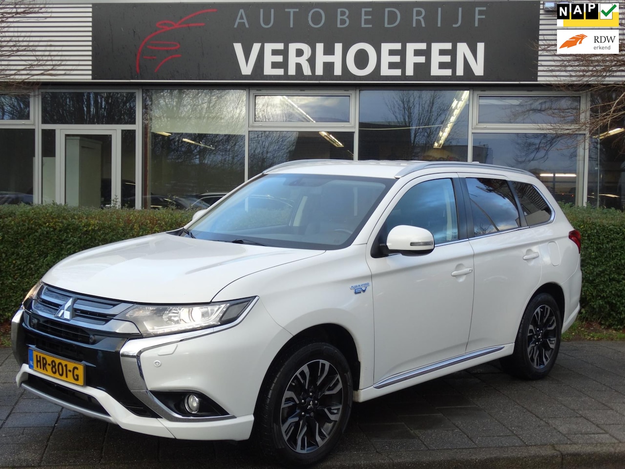 Mitsubishi Outlander - 2.0 PHEV Executive Edition - STOEL VERW - PARK CAMERA - NAVIGATIE - CRUISE / CLIMATE CONTR - AutoWereld.nl