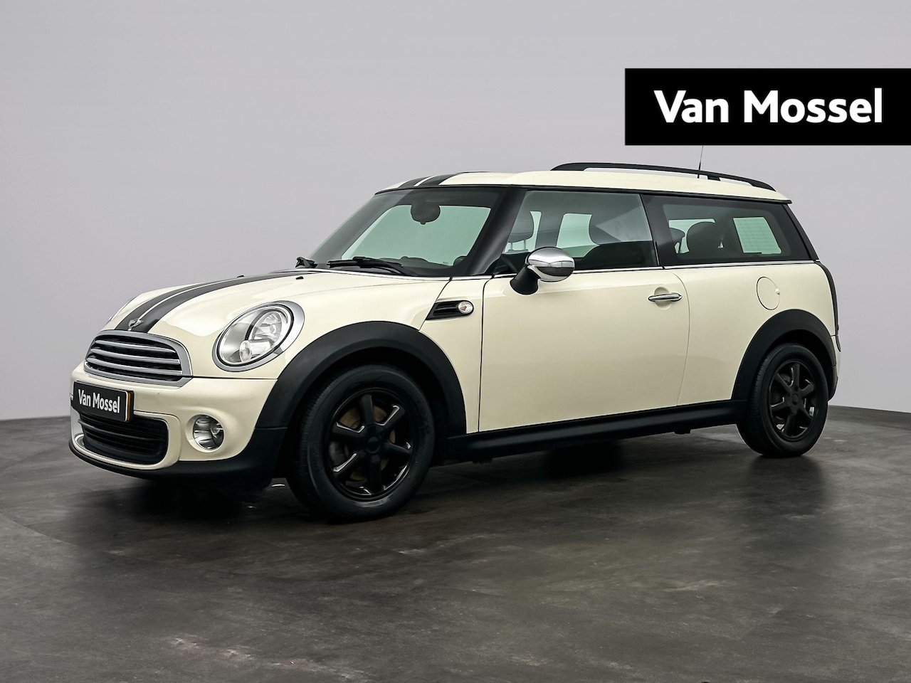 MINI Clubman - 1.6 One Chili | Navigatie | Half-lederen bekleding | Climate Control | Bluetooth | Lichtme - AutoWereld.nl