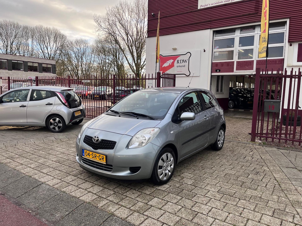 Toyota Yaris - 1.3 16V VVT-I 3DR SOL AUTOMAAT - AutoWereld.nl