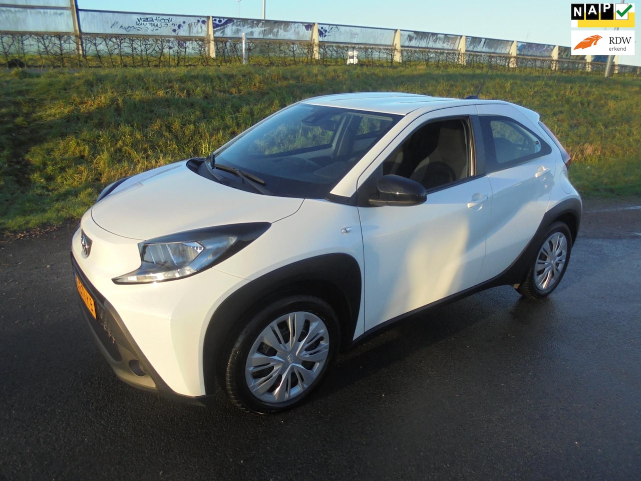 Toyota Aygo X - Toyota ayco X 1.0 benzine airco 12000km eerste eigenaar - AutoWereld.nl