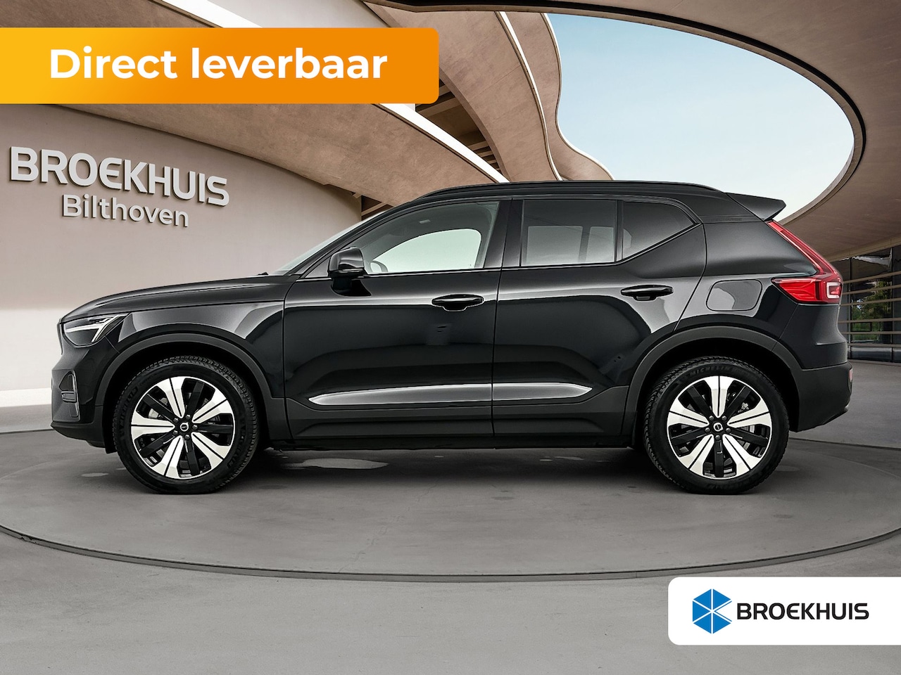 Volvo XC40 - Core 70 kWh | All Season banden | Extra getint glas | Verwarmde stoelen + Stuur | Warmtepo - AutoWereld.nl