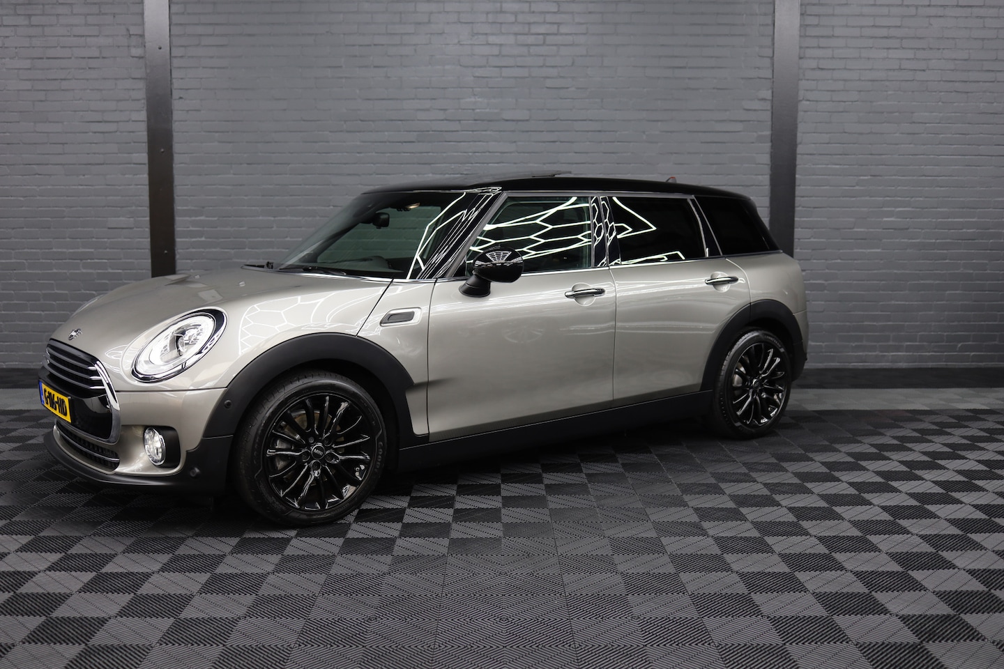 MINI Clubman - Mini 1.5 Cooper Business Edition | Ned. Auto | Leer | Panorama-dak | Harman Kardon | - AutoWereld.nl