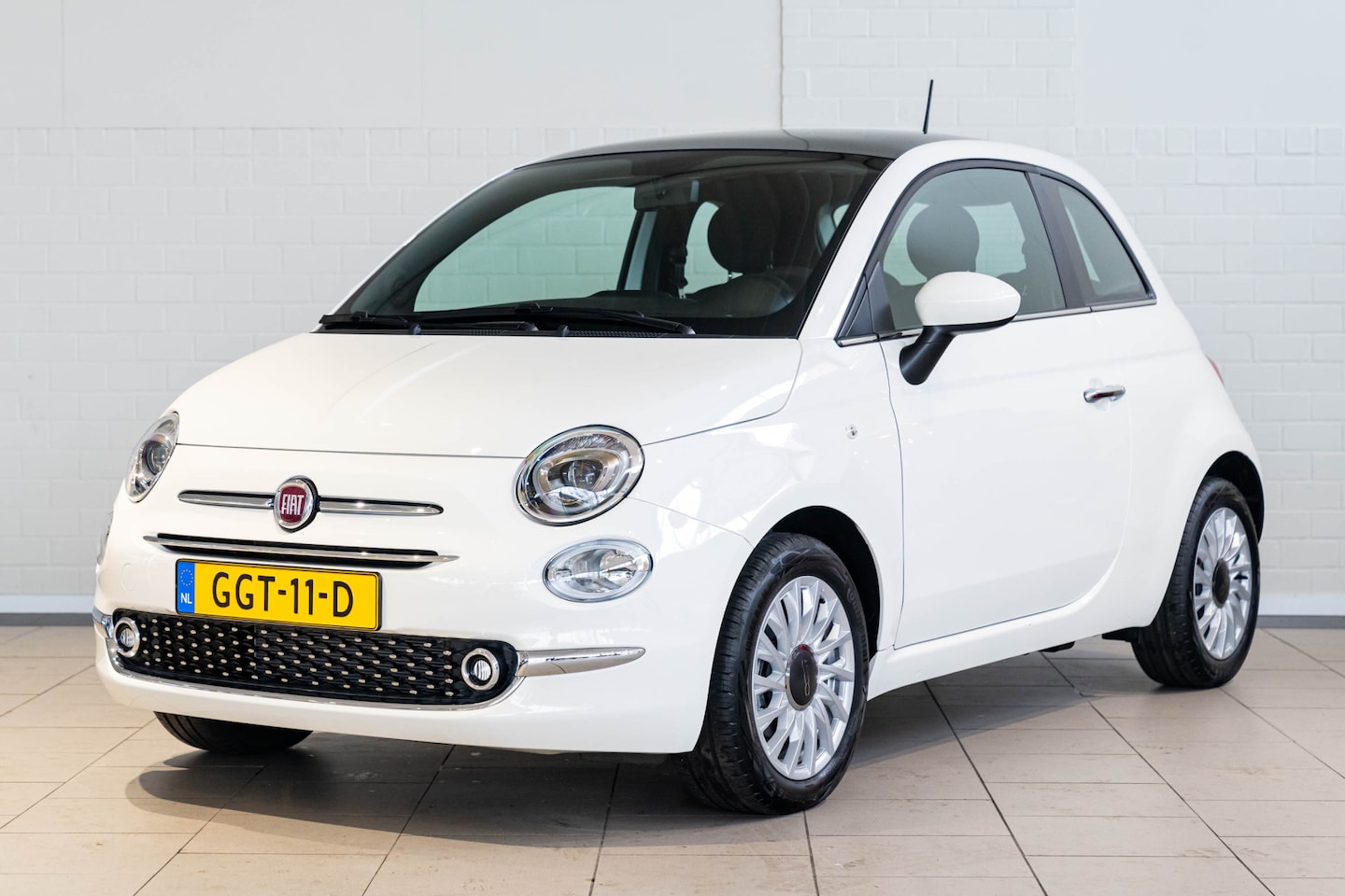 Fiat 500 - 1.0 70 pk Hybrid Dolcevita Finale | Apple Carplay & Android Auto | Parkeersensoren | - AutoWereld.nl