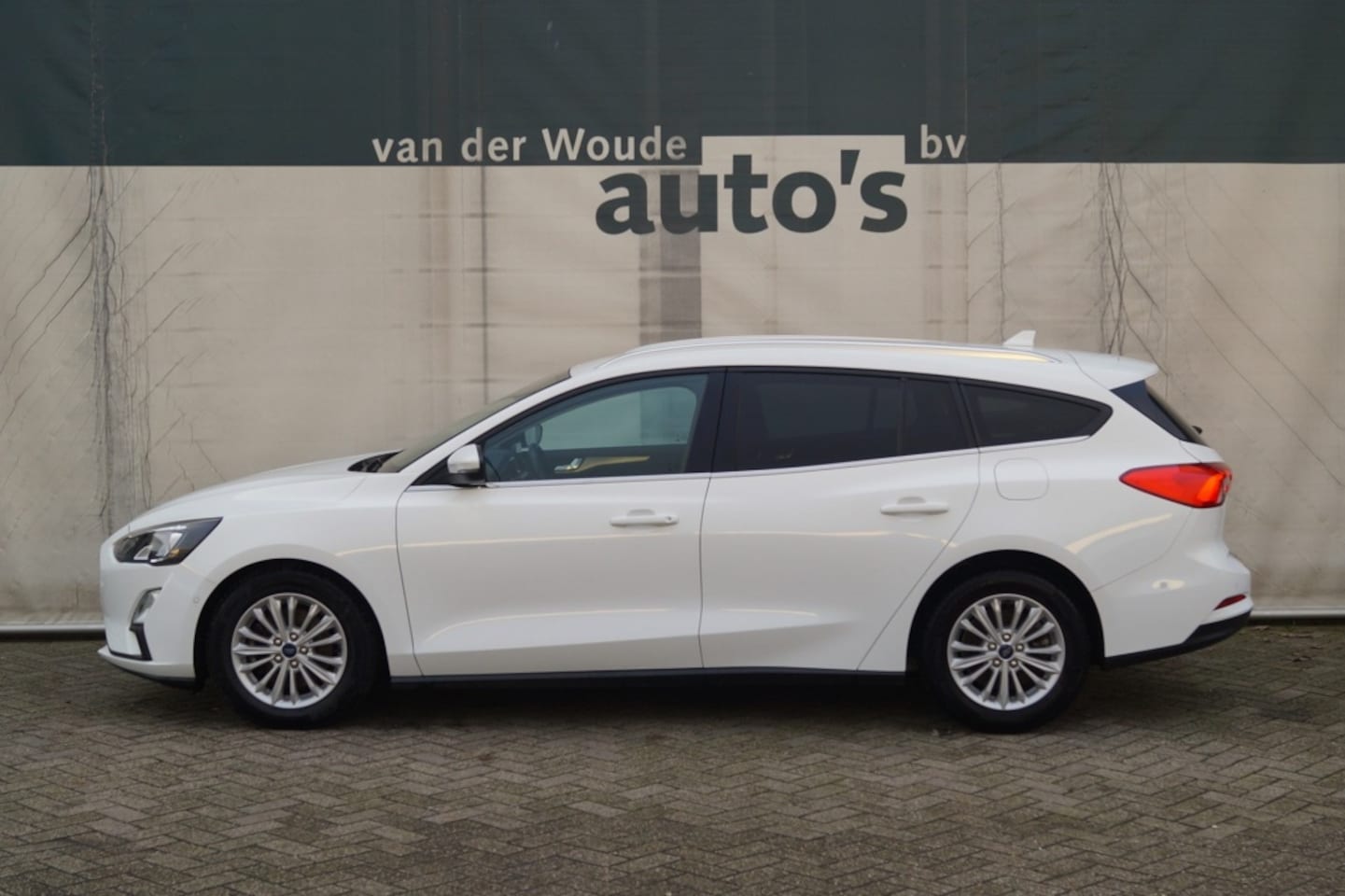 Ford Focus Wagon - 1.0 EcoB. Tit. Bns - AutoWereld.nl