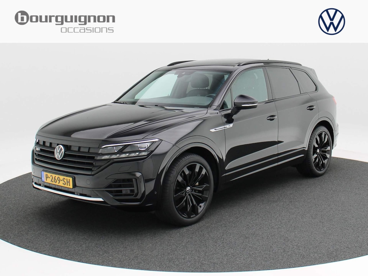 Volkswagen Touareg - 3.0 TSi 340 Pk R-Line | Panoramadak | Trekhaak | Leder | Camera | 21 Inch | Full LED | 60. - AutoWereld.nl