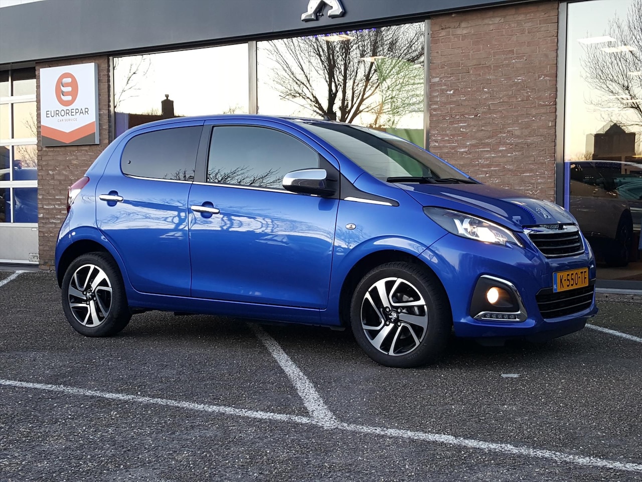 Peugeot 108 - 1.0 e-VTi 72pk 5D Allure Navigatie via Apple&Android | Climate control | Achteruitrijcamer - AutoWereld.nl