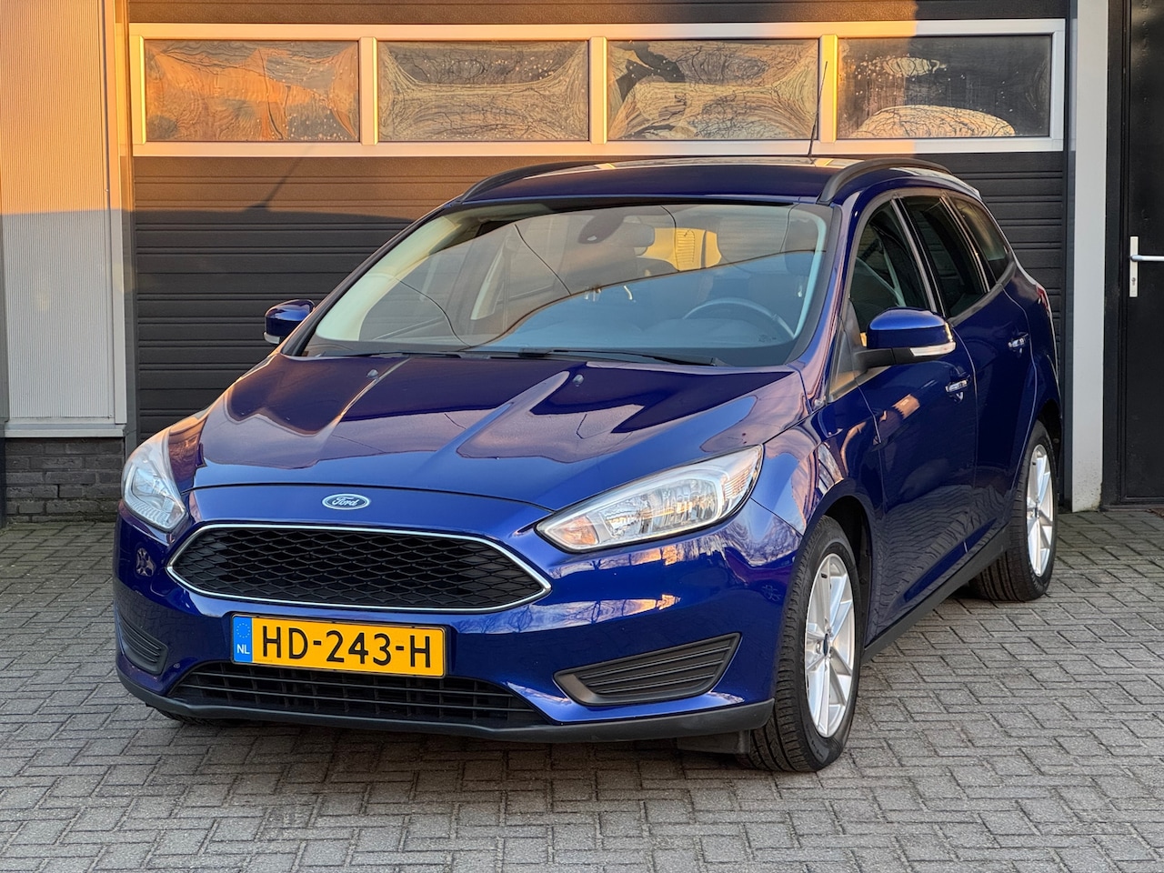 Ford Focus Wagon - 1.0 Trend Edition Navi, Climate Control, NAP - AutoWereld.nl