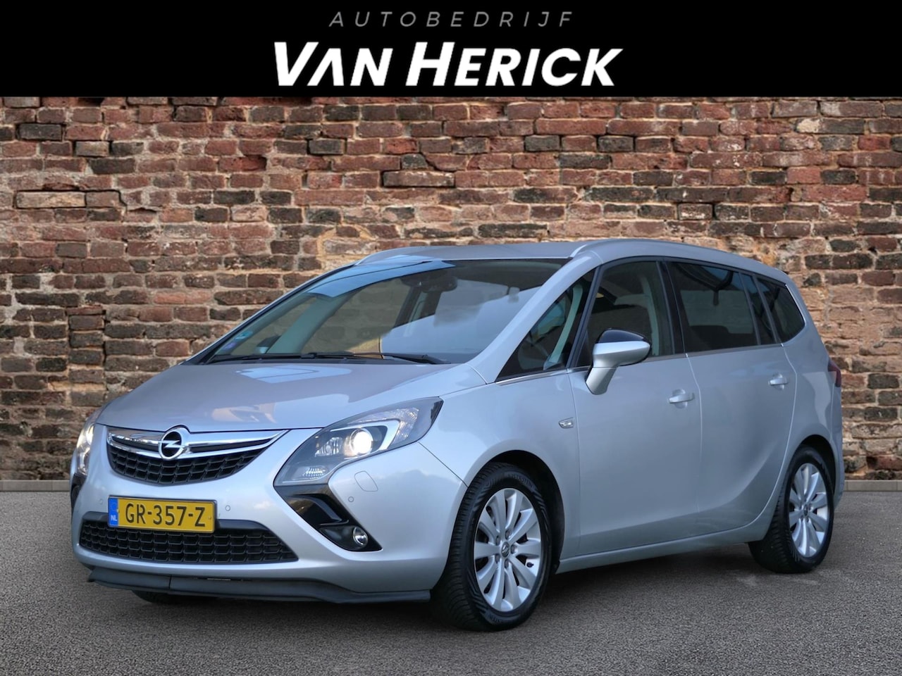 Opel Zafira Tourer - 1.4 Cosmo 7- Persoons 140PK | Camera | Trekhaak | Cruise - AutoWereld.nl