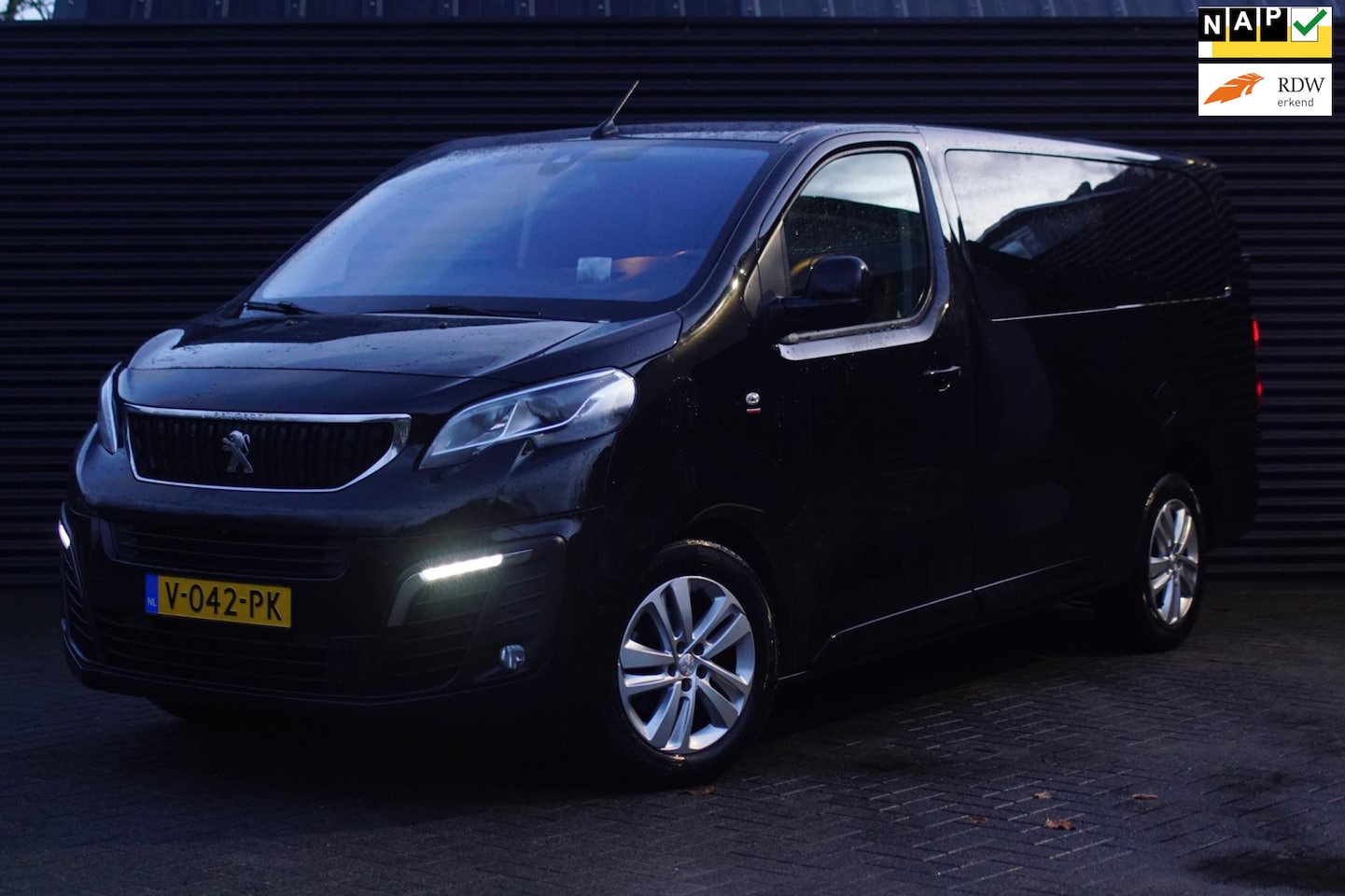 Peugeot Expert - 2.0 180 pk DC Limited ed. | Leder | Xenon | Apple carplay | Trekhaak | Camera | - AutoWereld.nl