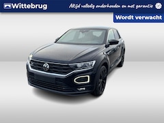 Volkswagen T-Roc - 1.5 TSI 150pk Sport - R-LINE DSG AUTOMAAT Navigatie by APP / LM 19 inch / Camera achter /