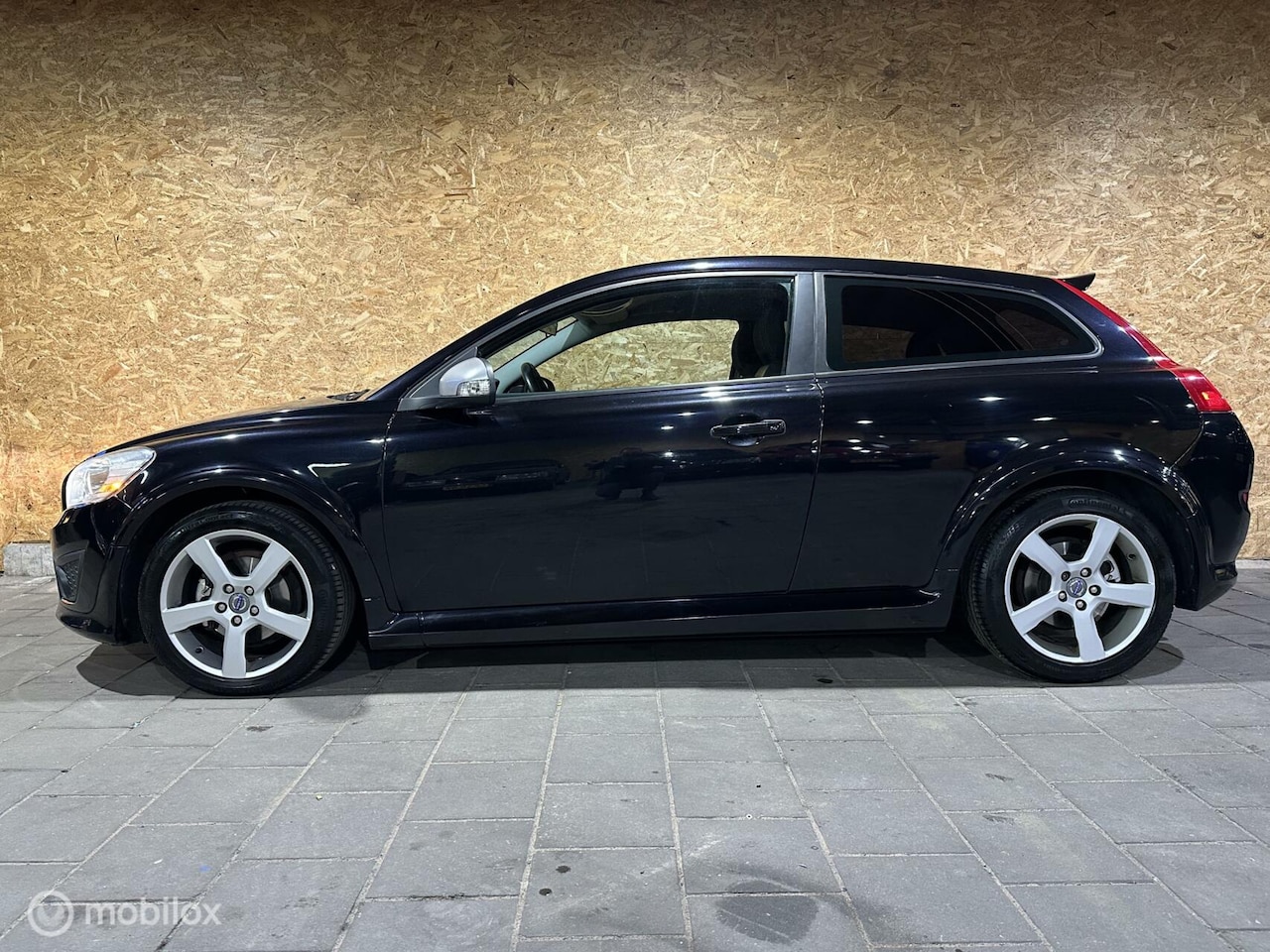 Volvo C30 - 2.0 R-Design - leder - dealer onderh - park assist - AutoWereld.nl