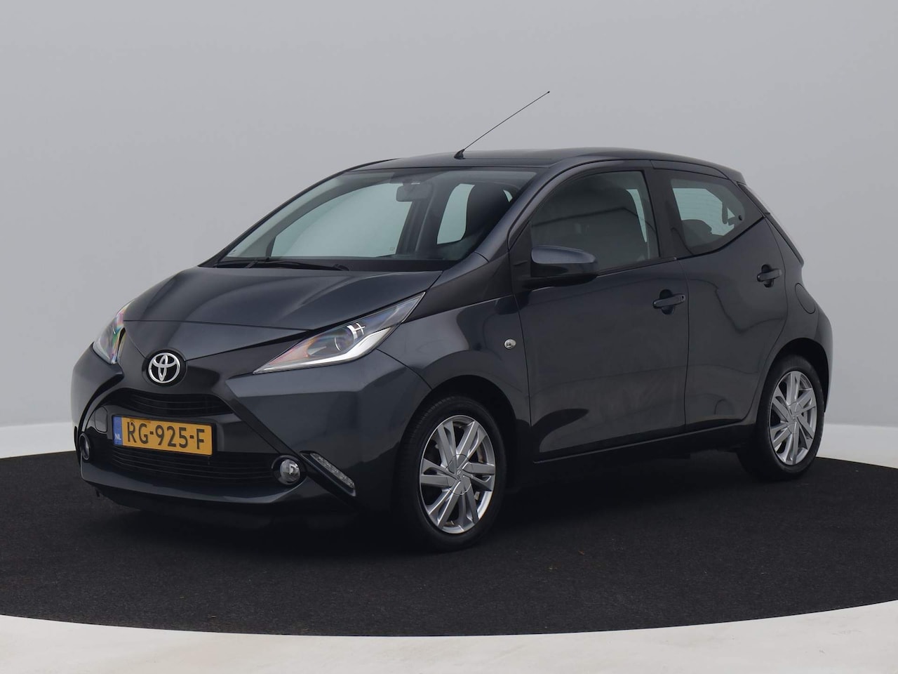 Toyota Aygo - 1.0 VVT-i 5-Deurs X-Play | CAMERA | CARPLAY - AutoWereld.nl