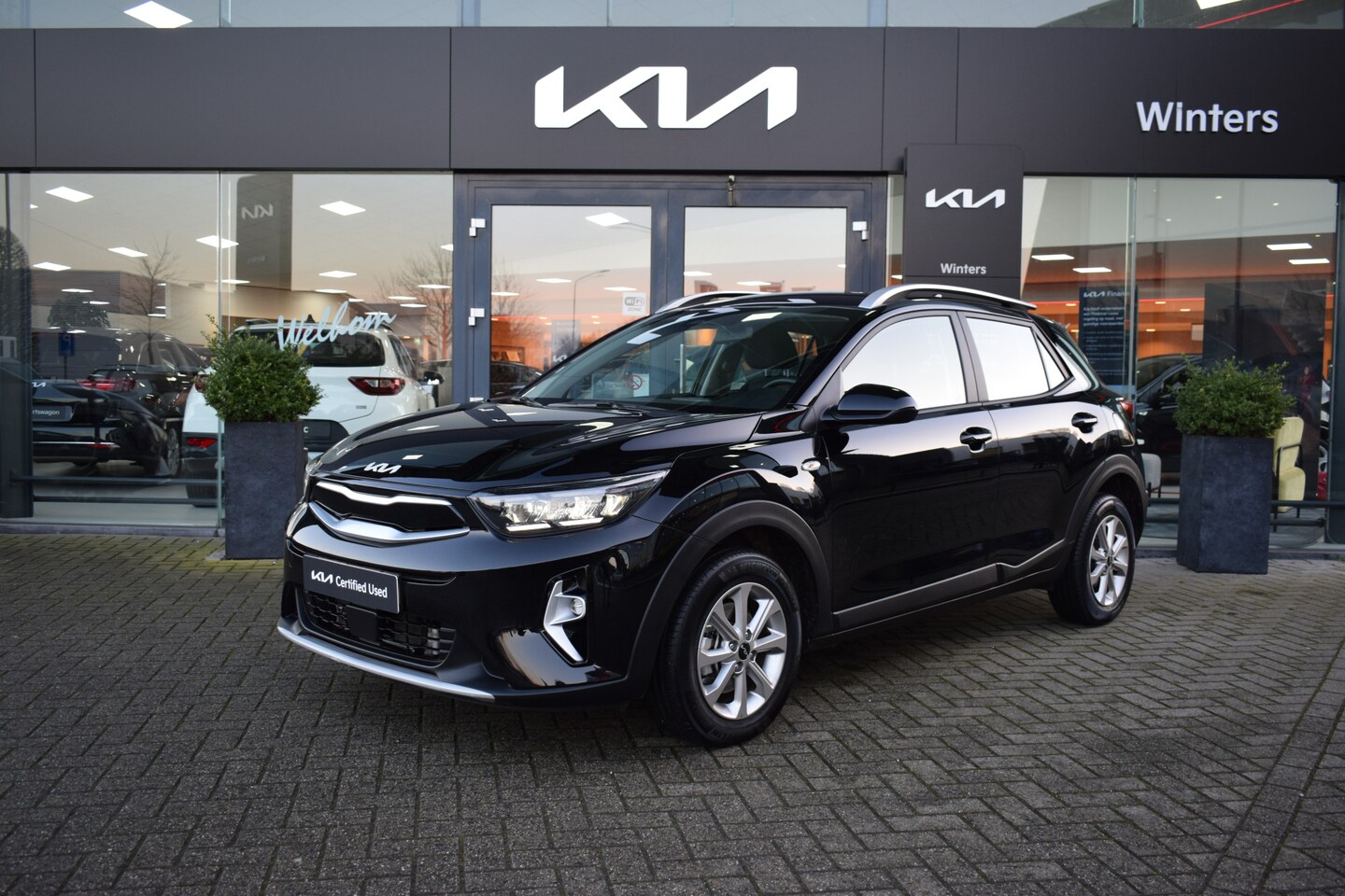 Kia Stonic - 1.0 T-GDi MHEV DynamicLine ECC Cr.Control Navi+Camera BT+USB 6-bak 15"LMV+All-season PDC T - AutoWereld.nl