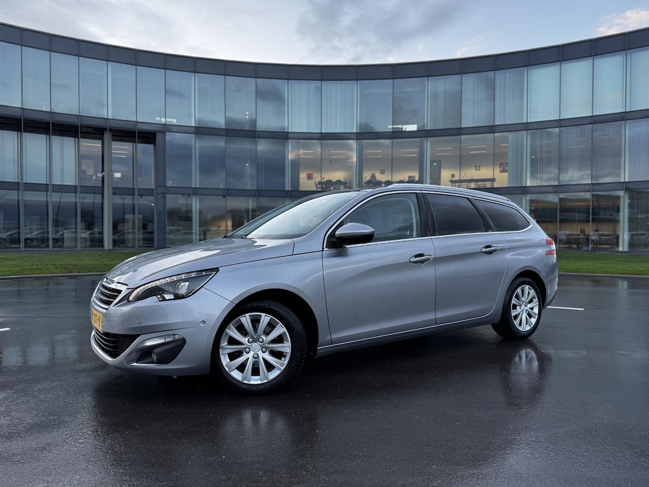 Peugeot 308 SW - 1.6 BlueHDI Blue Lease Premium 1.6 BlueHDI Blue Lease Premium - AutoWereld.nl