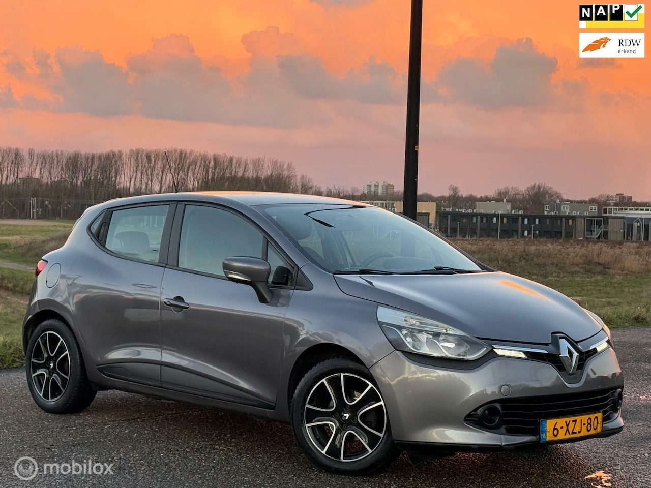 Renault Clio - 1.5 dCi Airco| Navi| Cruise| Led| Nap| Boekjes - AutoWereld.nl