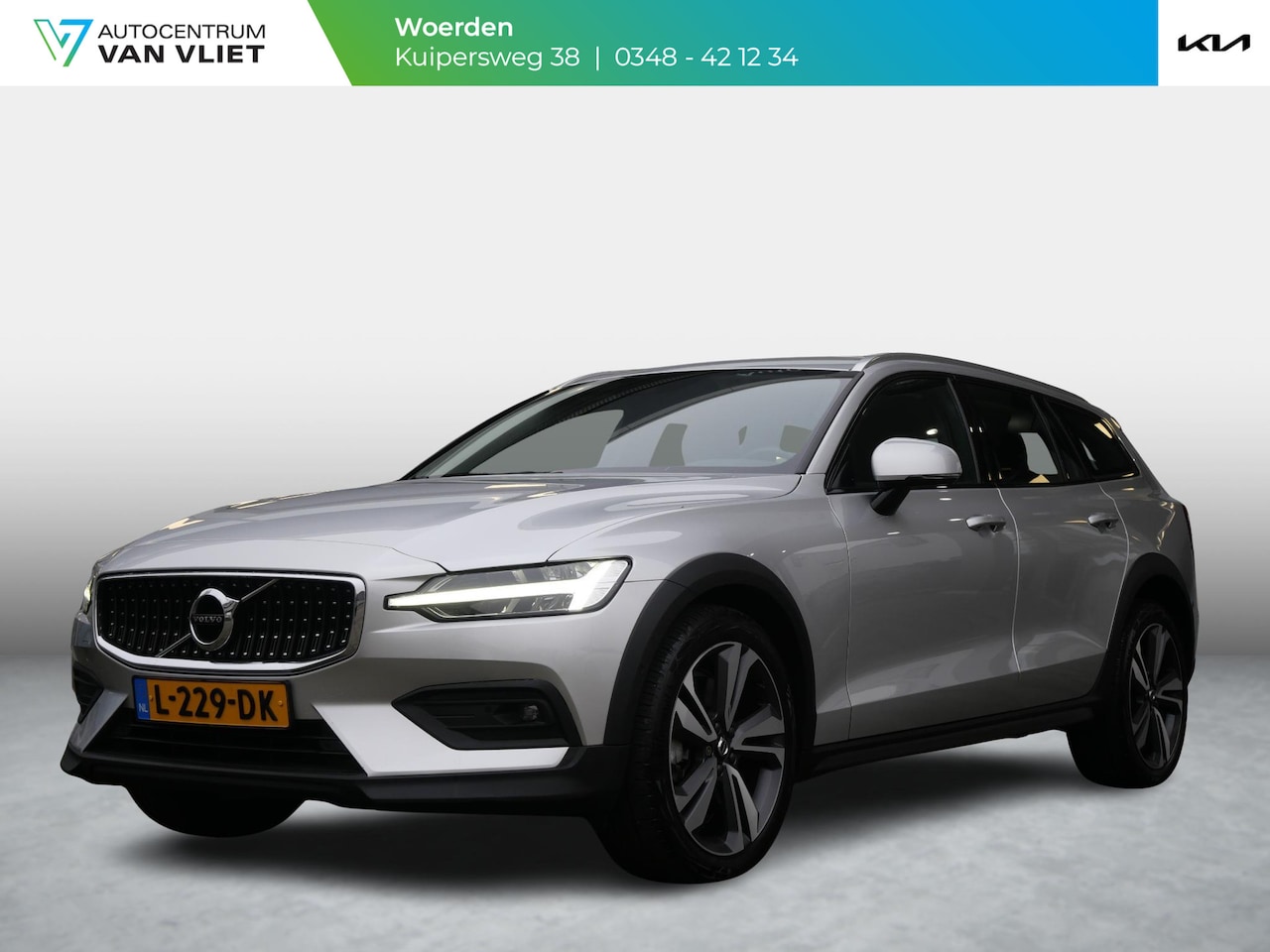 Volvo V60 Cross Country - 2.0 B5 AWD Pro | Leder | Adapt. Cruise | CarPlay | Navi | Clima | Elek. stoelen + geheugen - AutoWereld.nl