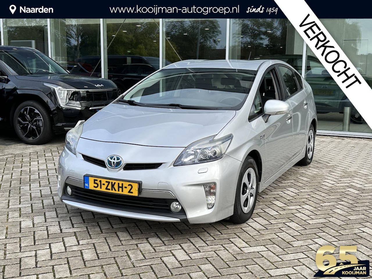 Toyota Prius - 1.8 Plug-in Dynamic Business | Stoelverwarming | achteruitrij camera | head up display | J - AutoWereld.nl