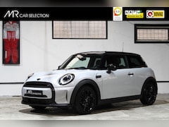 MINI Cooper - 1.5 Business Edition | LED | Stoelverwarming | Sportstoelen | Apple Carplay | Keyless | NL