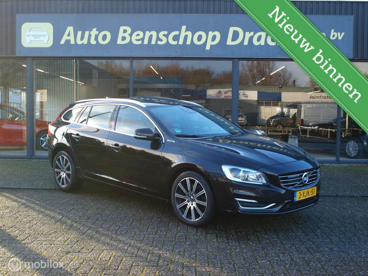 Volvo V60 - 2.4 D6 Summum AWD Plug-in Hybrid El. Schuifdak Leer Xenon Navi Elec Stoelen - AutoWereld.nl