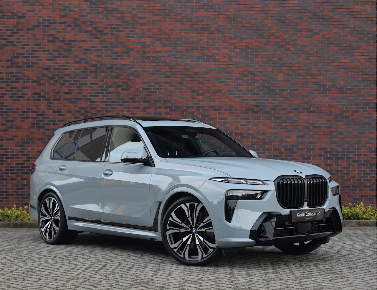 BMW X7 - 40i xDrive *B&W*23''*Active Steering*Sky Lounge*Vol!* - AutoWereld.nl