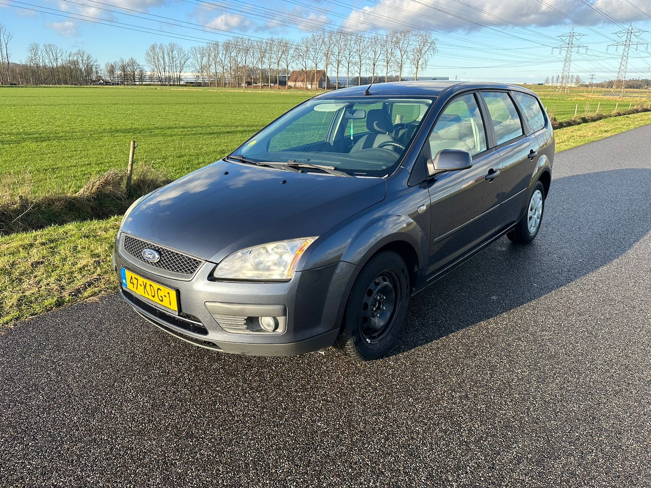 Ford Focus Wagon - 1.6-16V Ambiente CLIMA AIRCO / NAVI / TREKHAAK ! - AutoWereld.nl