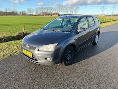 Ford Focus Wagon - 1.6-16V Ambiente CLIMA AIRCO / NAVI / TREKHAAK !