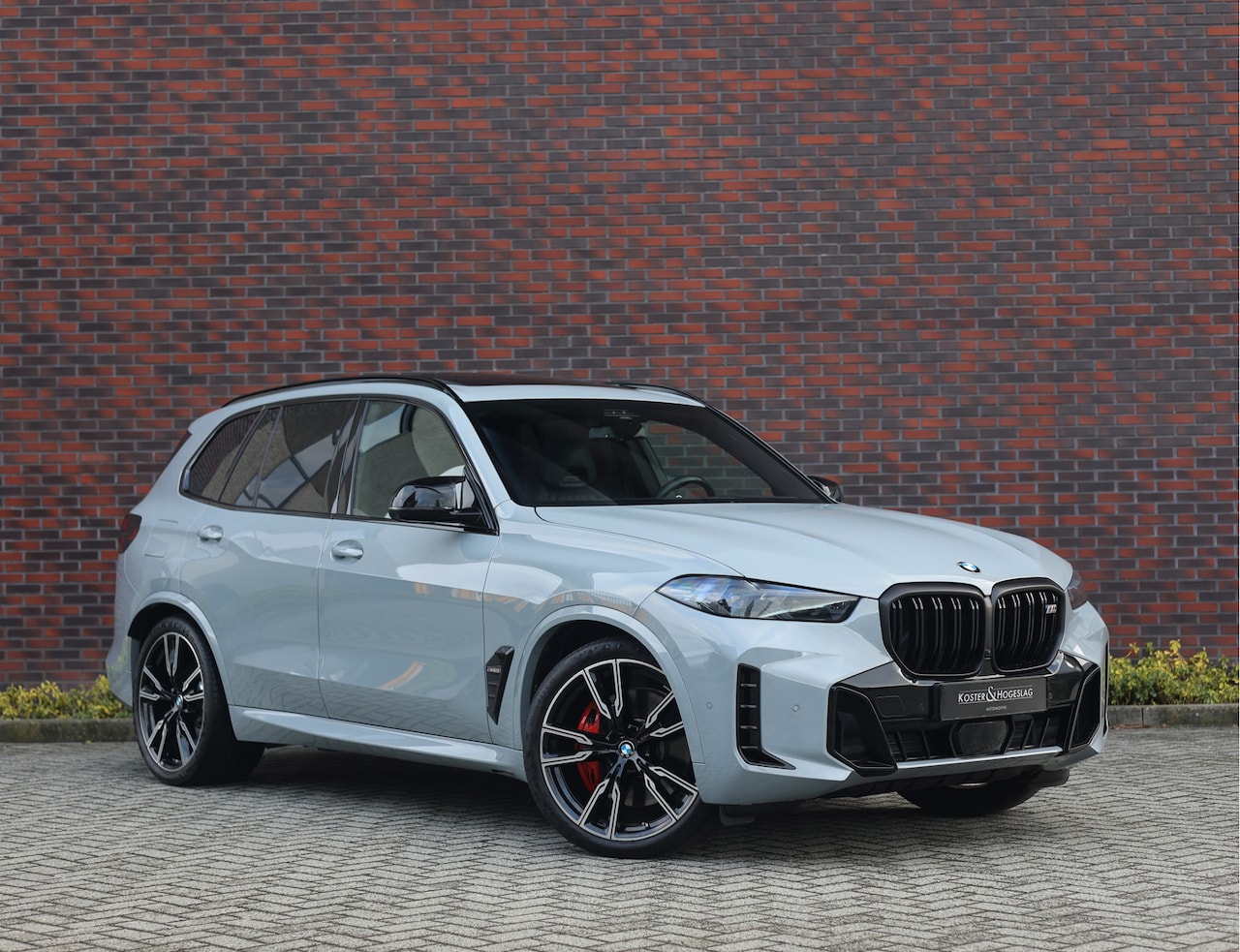 BMW X5 - M60i xDrive *Vierwielsturing*Pano*Trekhaak*HUD* - AutoWereld.nl