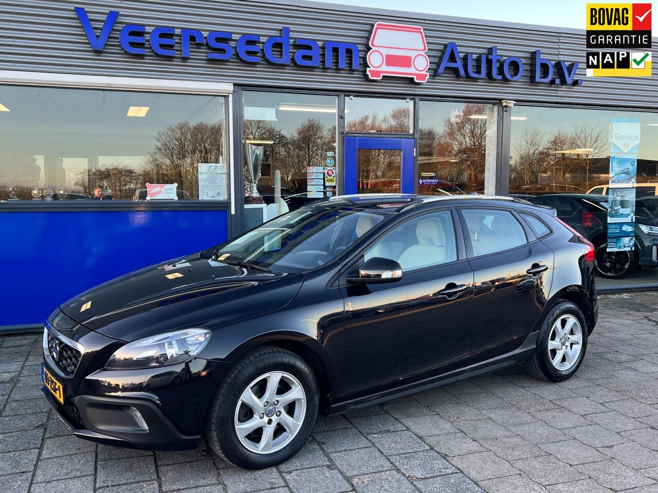 Volvo V40 Cross Country - 1.6 T4 Kinetic 1.6 T4 Kinetic - AutoWereld.nl