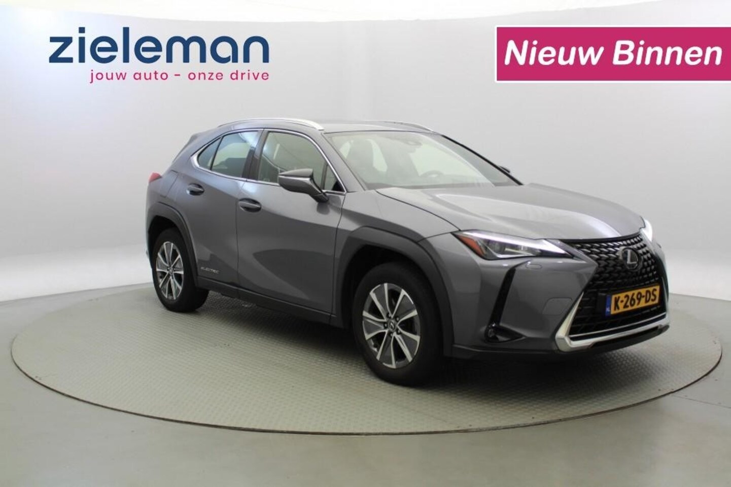 Toyota C-HR - 300e Business 54 kWh - Navi, Camera - AutoWereld.nl