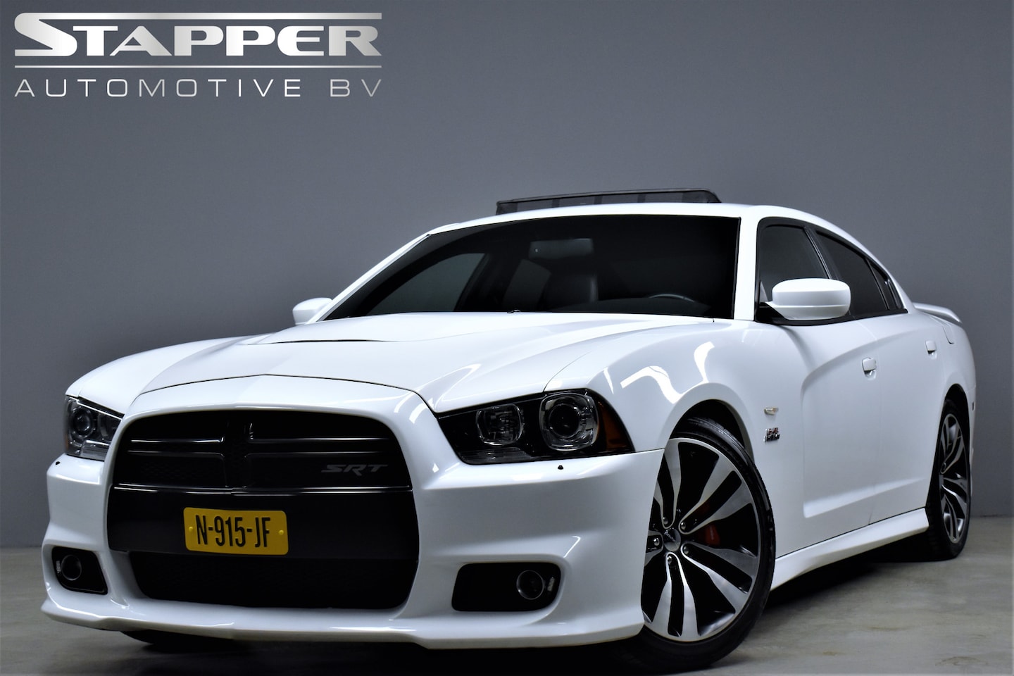 Dodge Charger - SRT8 6.4L V8 HEMI 476pk Automaat Schuifdak/Keyless/Camera/Alpine/Xenon/Leer/Lmv20'' - AutoWereld.nl