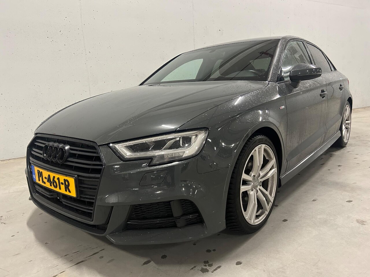 Audi A3 Limousine - 1.0 TFSI Sport S Line Nardo Grey - AutoWereld.nl