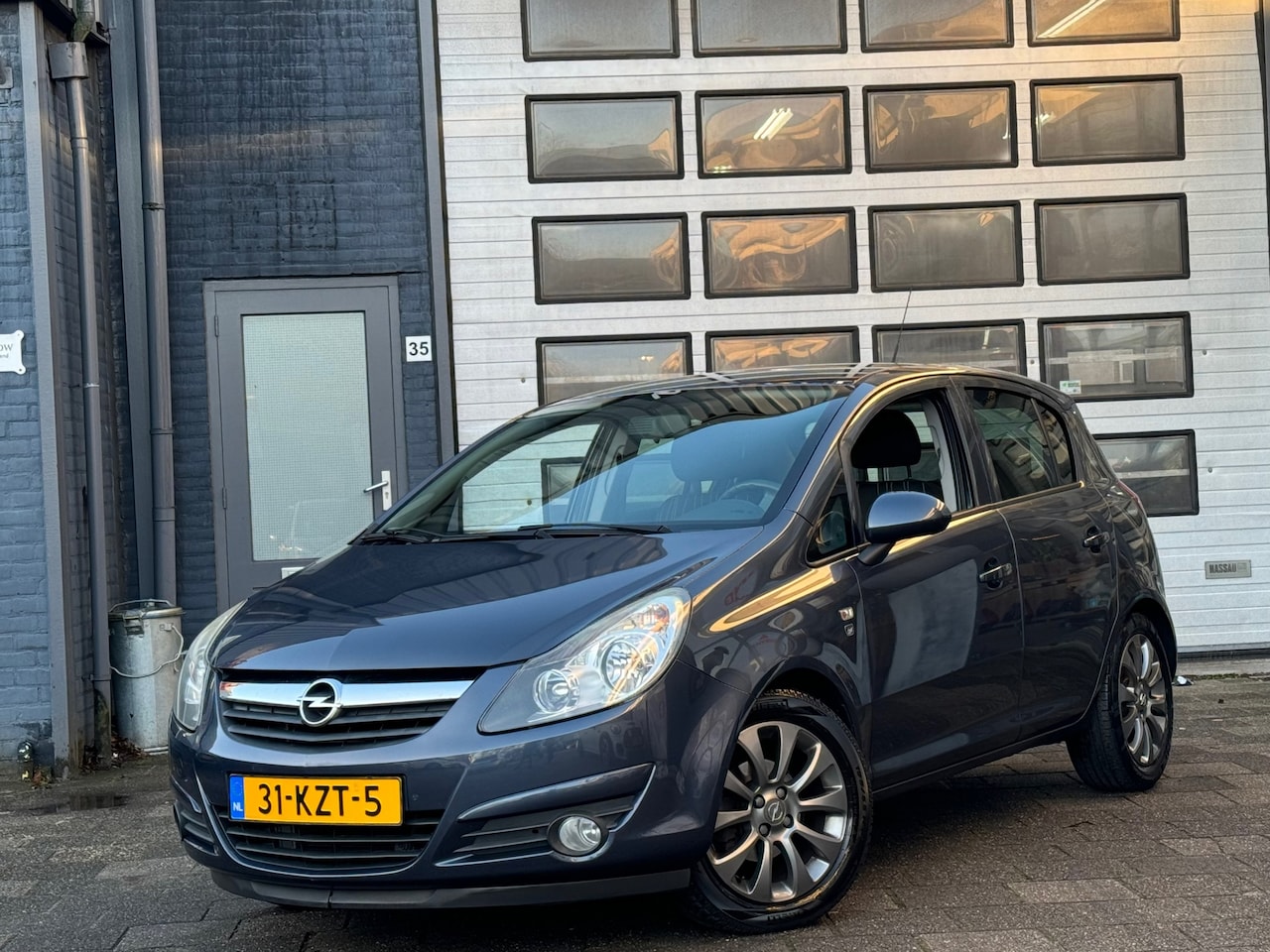 Opel Corsa - 1.4-16V '111' Edition | Airco | Cruise | LMV | N.A.P - AutoWereld.nl