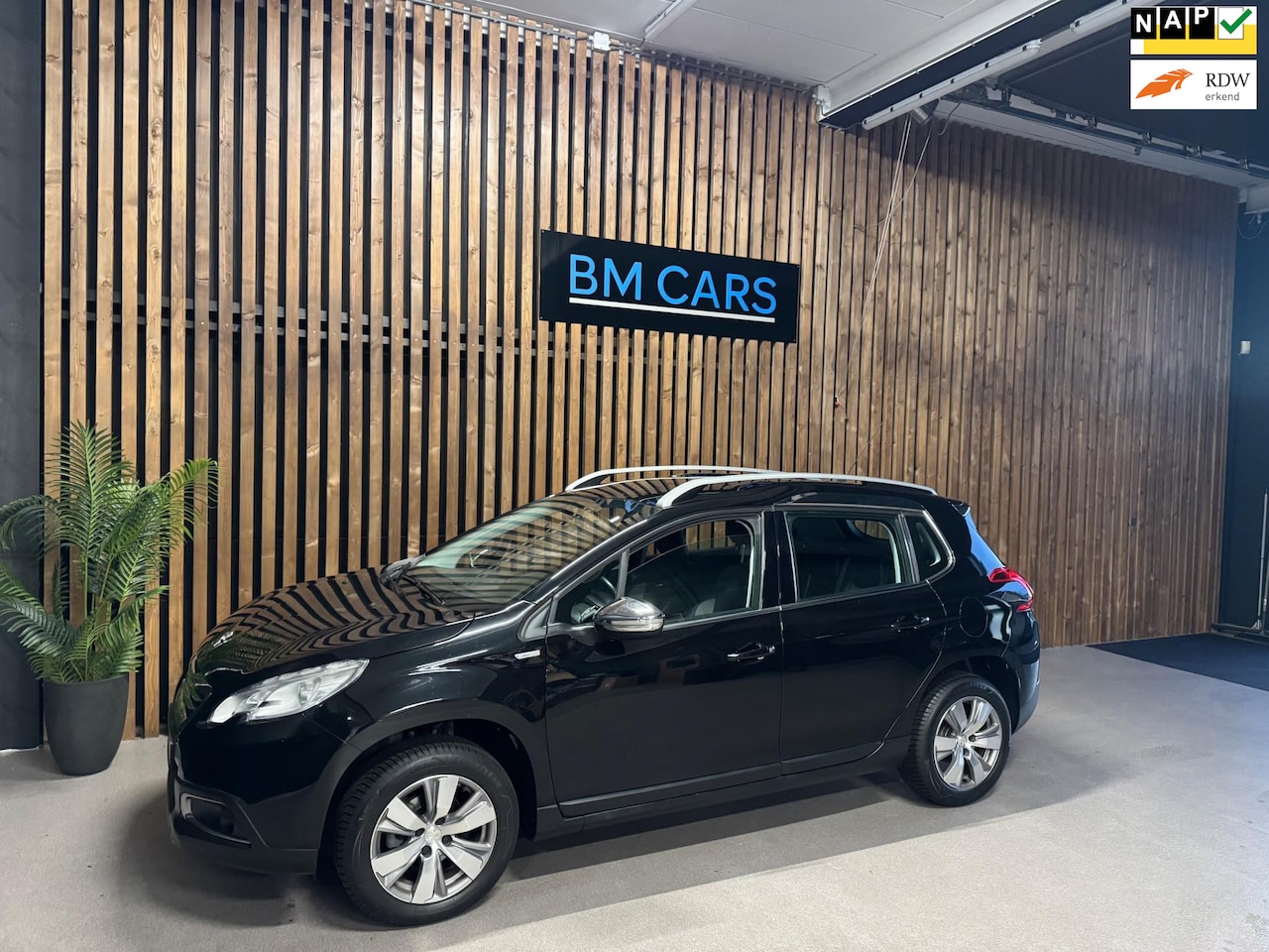 Peugeot 2008 - 1.2 PureTech Urban Cross Airco,Navi,2e eigenaar - AutoWereld.nl