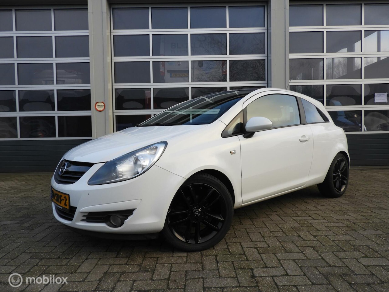 Opel Corsa - 1.2-16V Cosmo 1.2-16V Cosmo - AutoWereld.nl