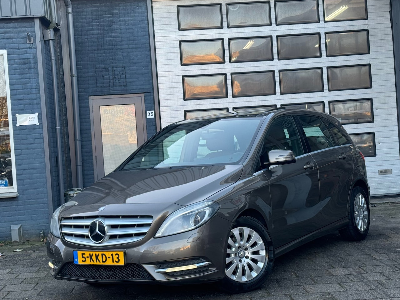 Mercedes-Benz B-klasse - 180 Ambition | Clima | Navi | Pano | Automaat | N.A.P - AutoWereld.nl