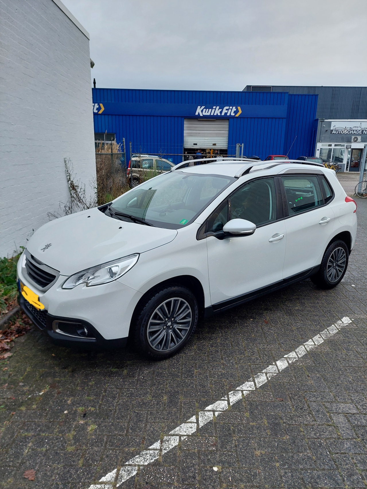 Peugeot 2008 - 1.2 PureTech Access - AutoWereld.nl