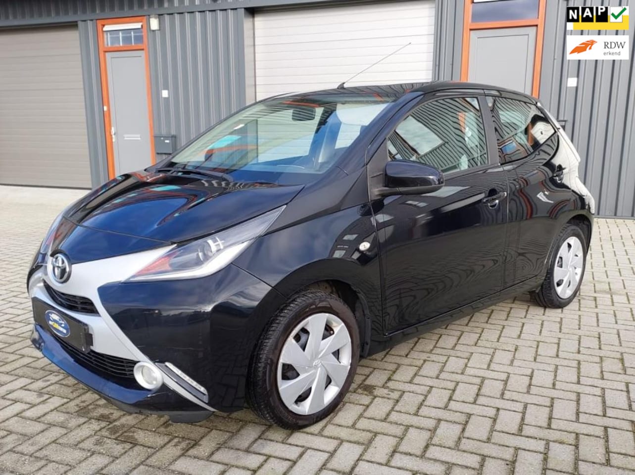 Toyota Aygo - 1.0 VVT-i x-play | CAMERA | CARPLAY - AutoWereld.nl